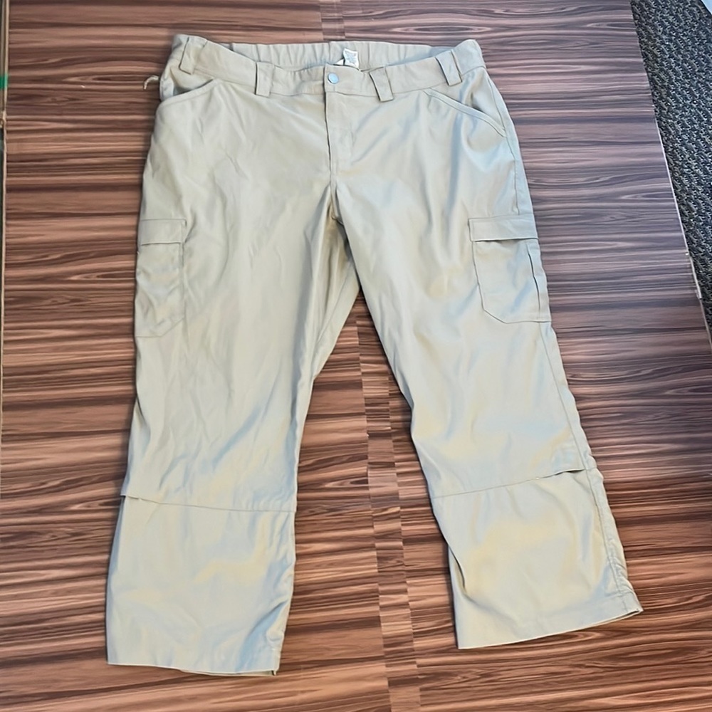 DULUTH Trading Co Nylon Roll Up Pants Size 20